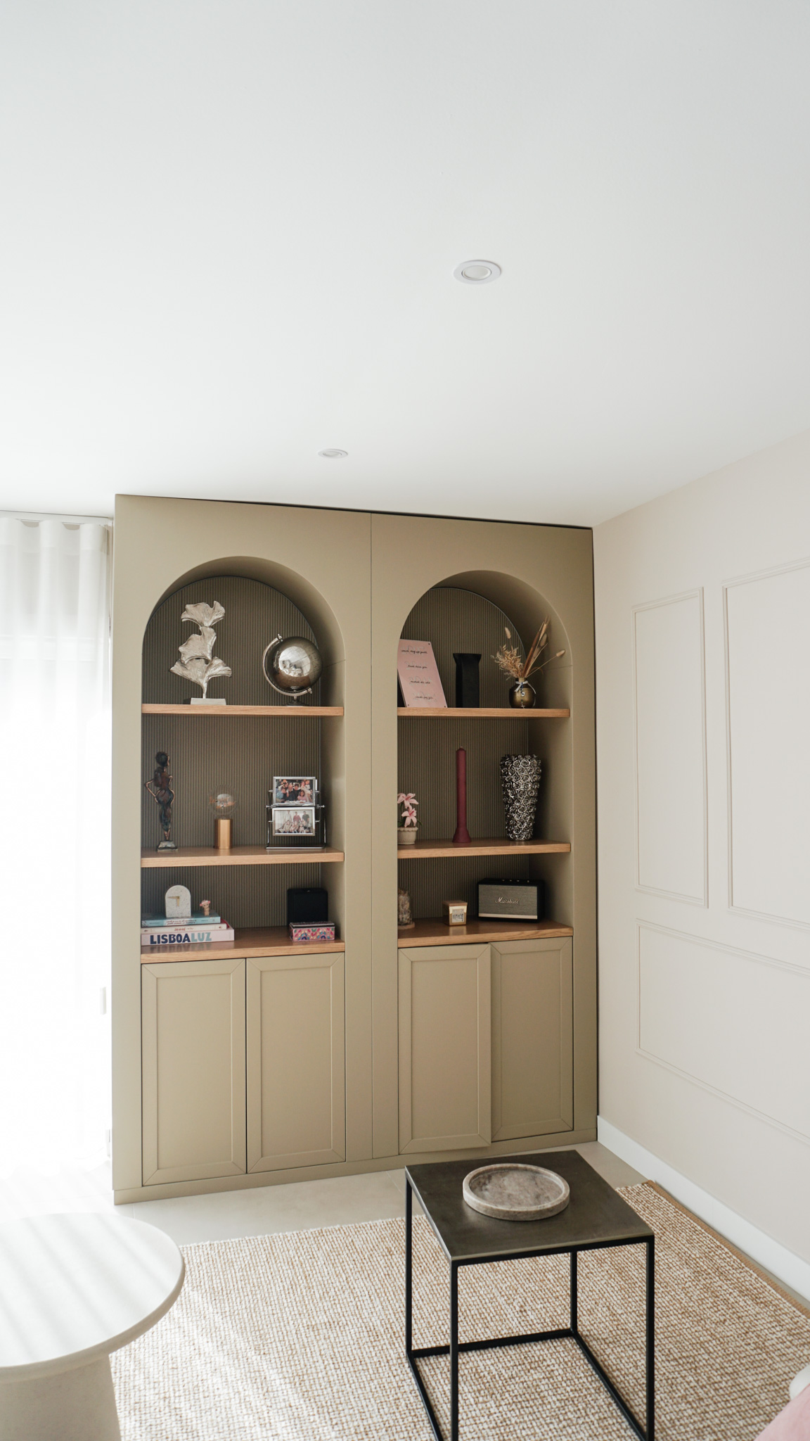 Estante elegante de sala de estar